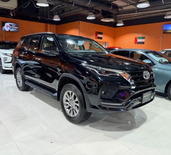 Toyota Fortuner VX.R Black 2025 6 Cylinder 4.0L – GCC Specs  5 yrs Warranty From the Dealer